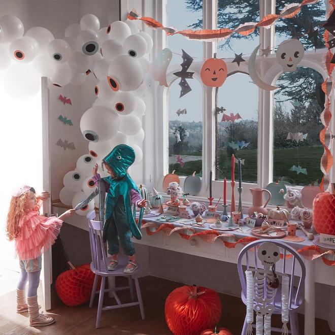 Eyeball Balloon Garland