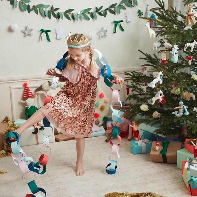 Scalloped Christmas Paper Chains