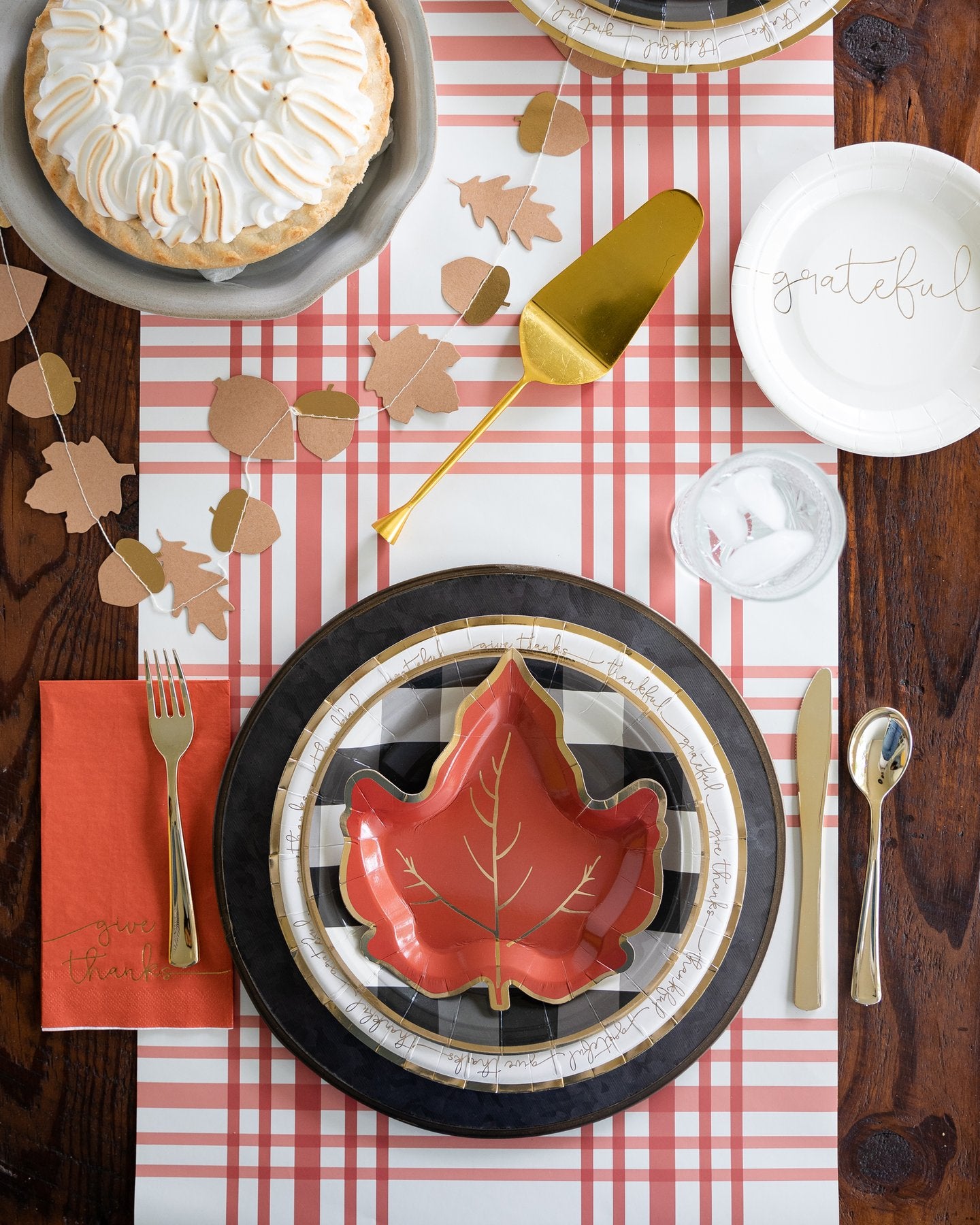 Maple Leaf Shaped 7" Plates